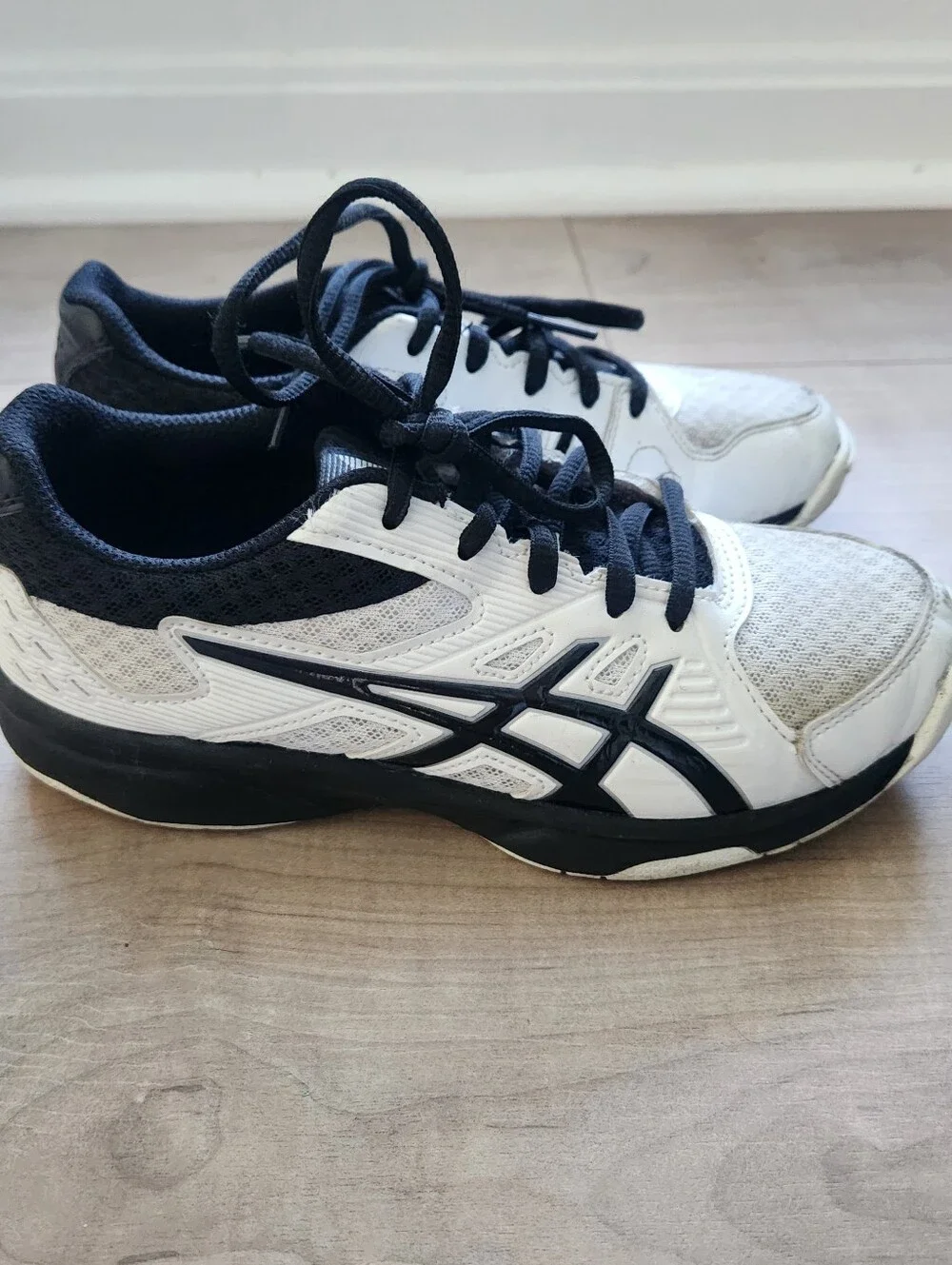 Asics Kids Youth Upcourt 3 GS White and Black Athletic Volleyball Sneakers